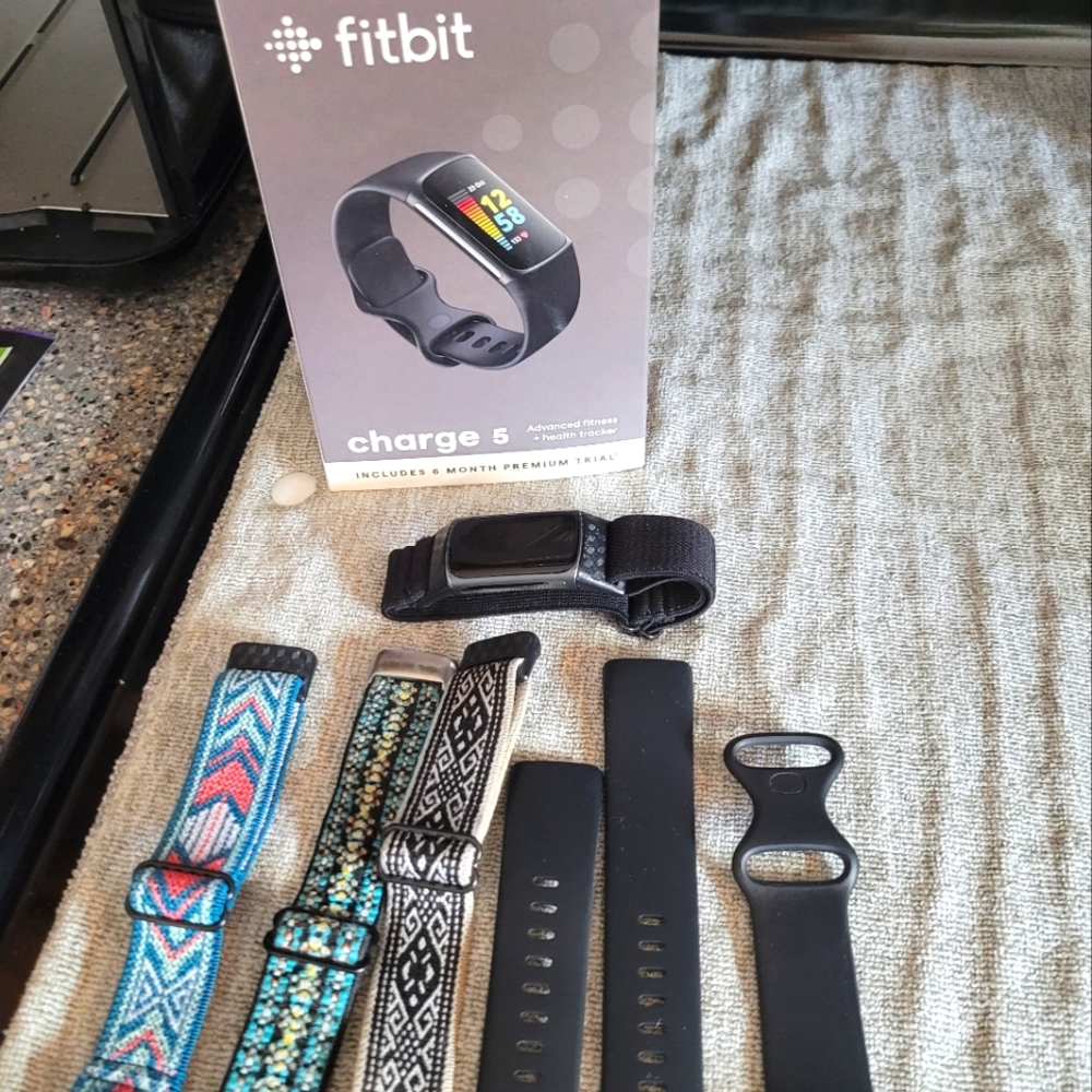 Fitbit Charge 5 & bands